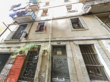 Apartamento con balcón en venta en Carrer de les Carretes 44