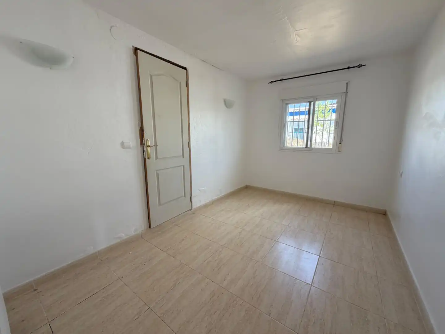 Dormitori de Casa o xalet en venda en Villar del Arzobispo amb Aire condicionat, Jardí privat i Terrassa