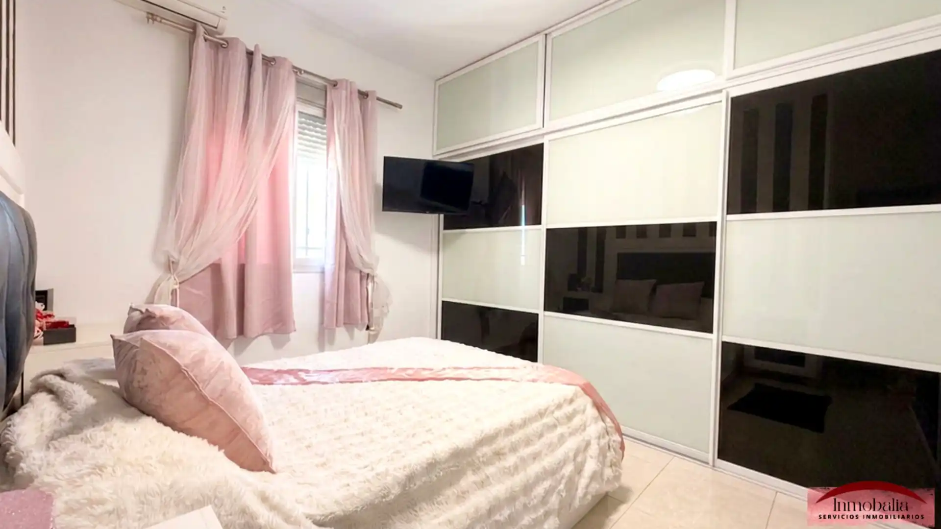 Habitación de Piso en venta en Sevilla con Aire acondicionado y Terraza