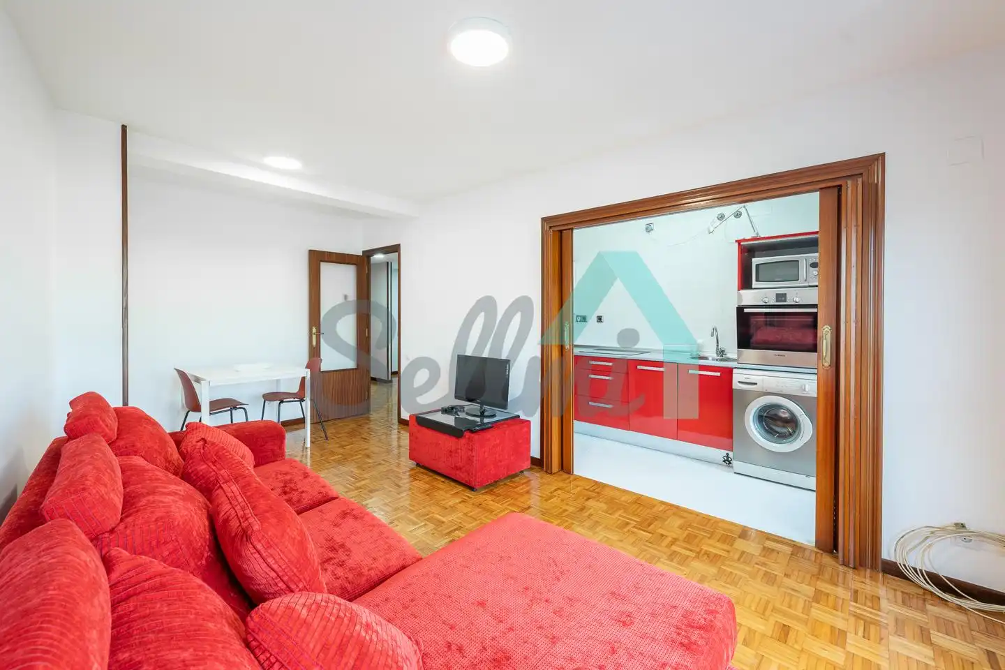 Sala d'estar de Pis de lloguer en Oviedo  amb Calefacció, Parquet i Terrassa
