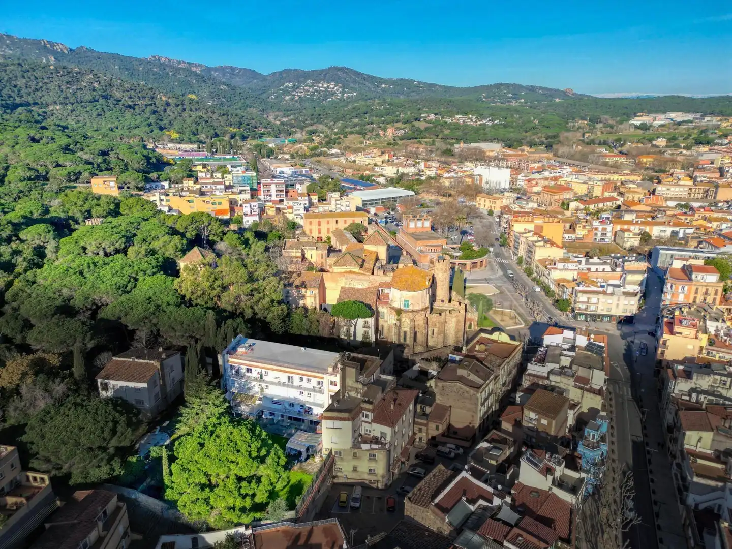 Vista exterior de Pis en venda en Sant Feliu de Guíxols amb Calefacció, Jardí privat i Terrassa