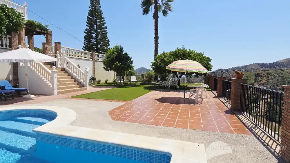 Swimming pool of Houses for sale in Cómpeta  with Air Conditioner, Private garden and Swimming Pool