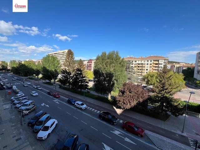 Piso en Venta en Avenida Avenida Reyes Católicos en Reyes Católicos