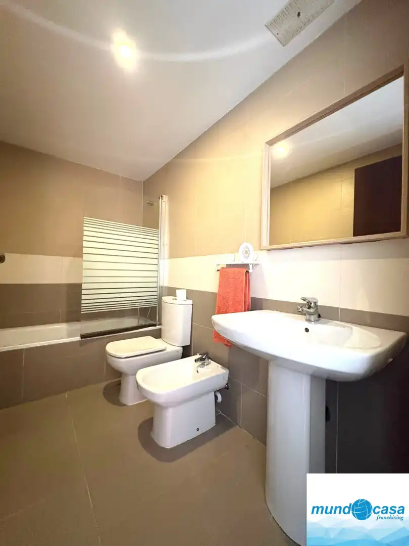 Bathroom of Flat for sale in Pinseque  with Air Conditioner, Heating and Terrace