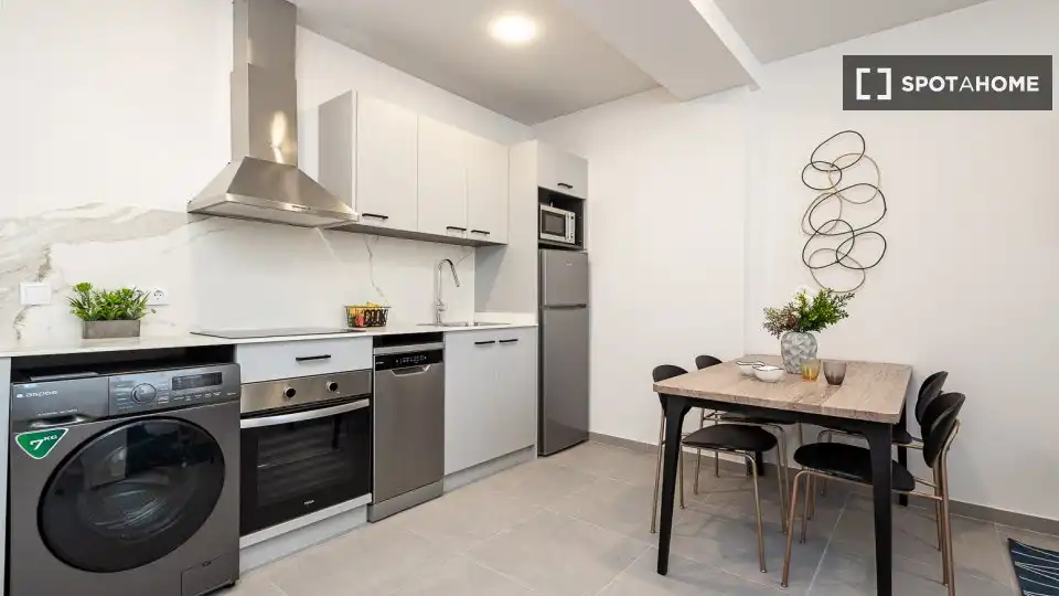 Cocina de Piso de alquiler en Valencia con Aire acondicionado, Calefacción y Amueblado