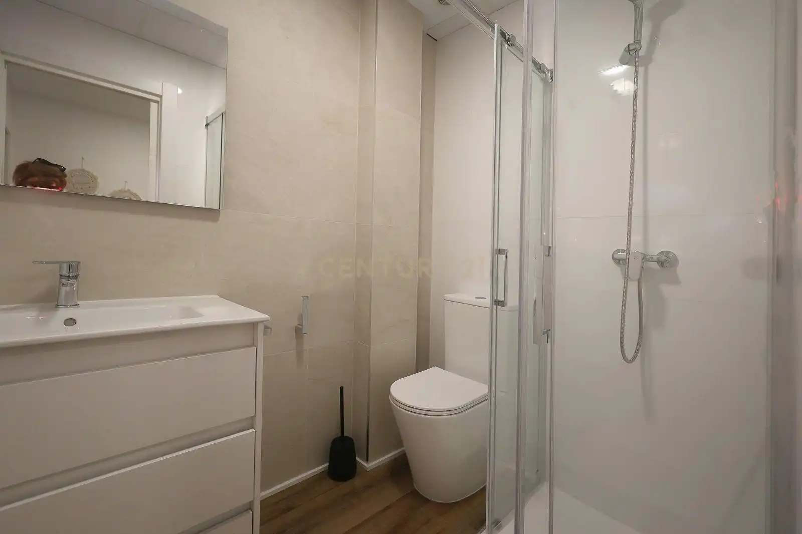 Badezimmer von Wohnungen zum Verkauf in Dénia mit Klimaanlage, Mikrowelle und Fernseher