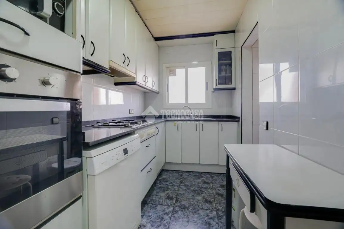Cocina de Piso en venta en Badalona con Balcón