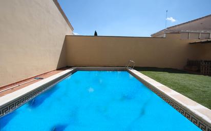 Piscina de Casa adosada en venda en La Gineta amb Aire condicionat, Calefacció i Jardí privat