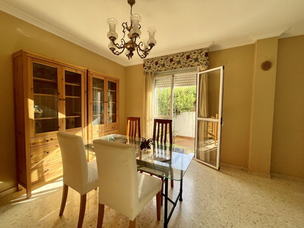 Menjador de Casa adosada en venda en Dos Hermanas