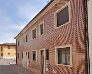 Vista exterior de Casa adosada en venda en Mucientes amb Terrassa i Balcó