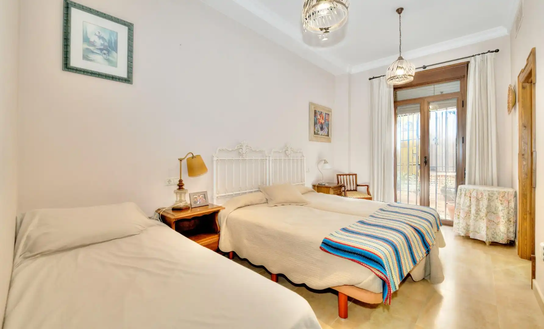 Schlafzimmer von Country house zum Verkauf in Ayamonte mit Klimaanlage, Heizung und Privatgarten
