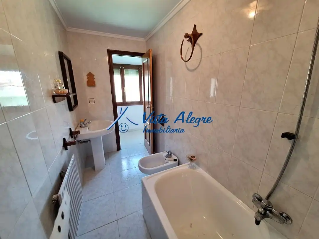 Baño de Casa o chalet en venta en Gimileo con Calefacción, Terraza y Trastero