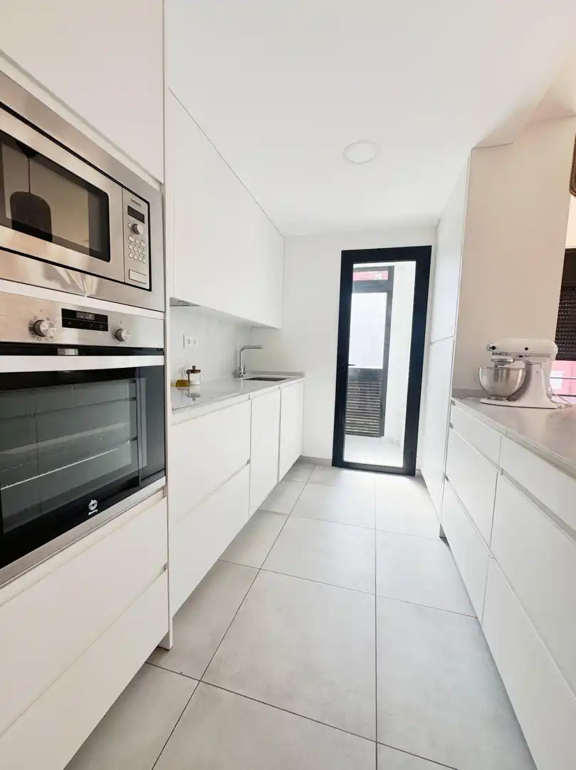 Cocina de Piso en venta en Castelldefels con Aire acondicionado, Jardín privado y Amueblado