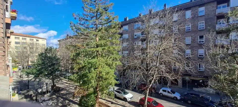 Vista exterior de Pis en venda en Vitoria - Gasteiz amb Calefacció, Terrassa i Traster