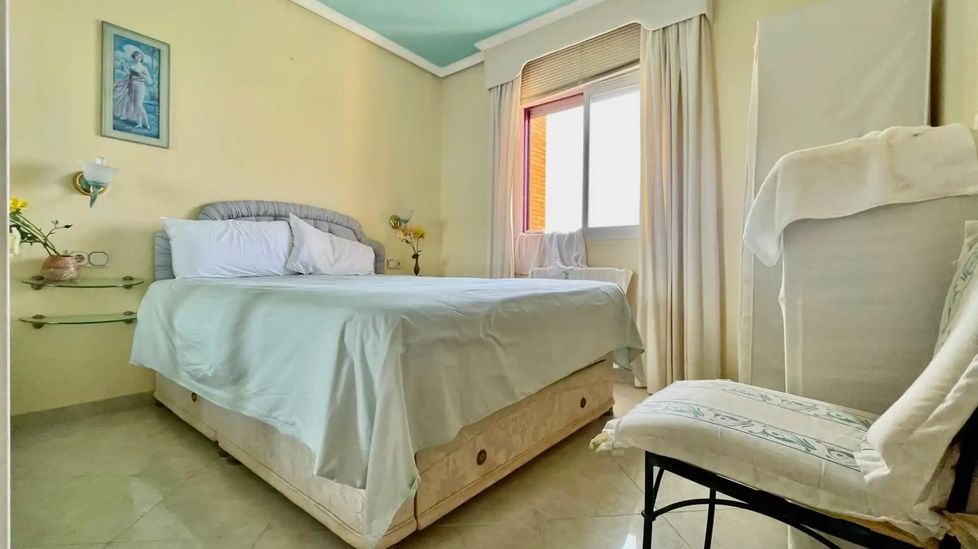Schlafzimmer von Dachboden zum Verkauf in Finestrat mit Klimaanlage, Privatgarten und Gemeinschaftspool