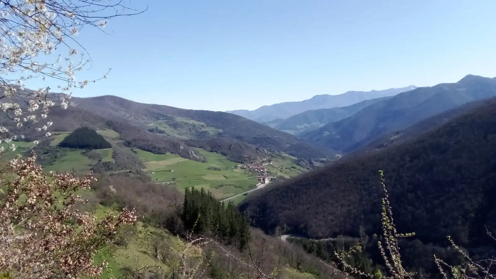 Vista exterior de Casa adosada en venta en Vega de Liébana con Terraza