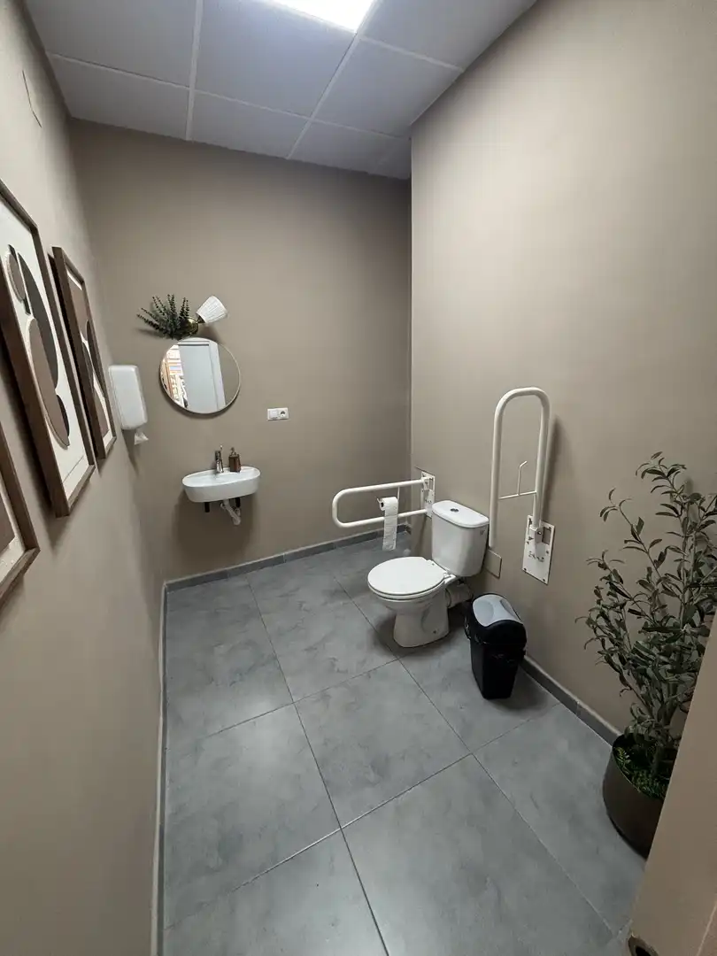 Baño de Local en traspaso en Murcia con Aire acondicionado