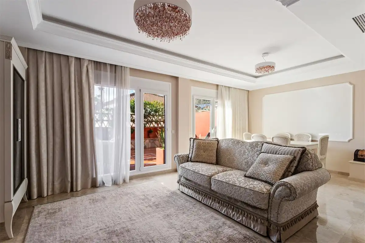 Sala de estar de Casa adosada en venta en Benalmádena con Amueblado