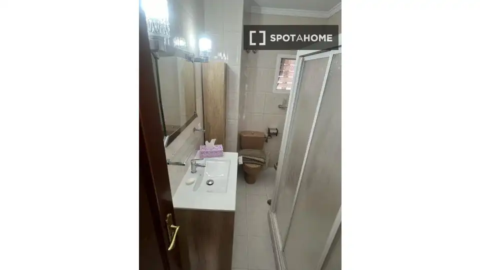 Baño de Piso de alquiler en Málaga con Aire acondicionado, Calefacción y Amueblado