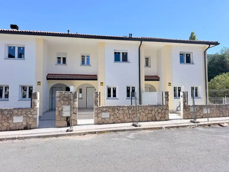 Casa aparellada amb jardí en venda a San Rafael, imagen 11