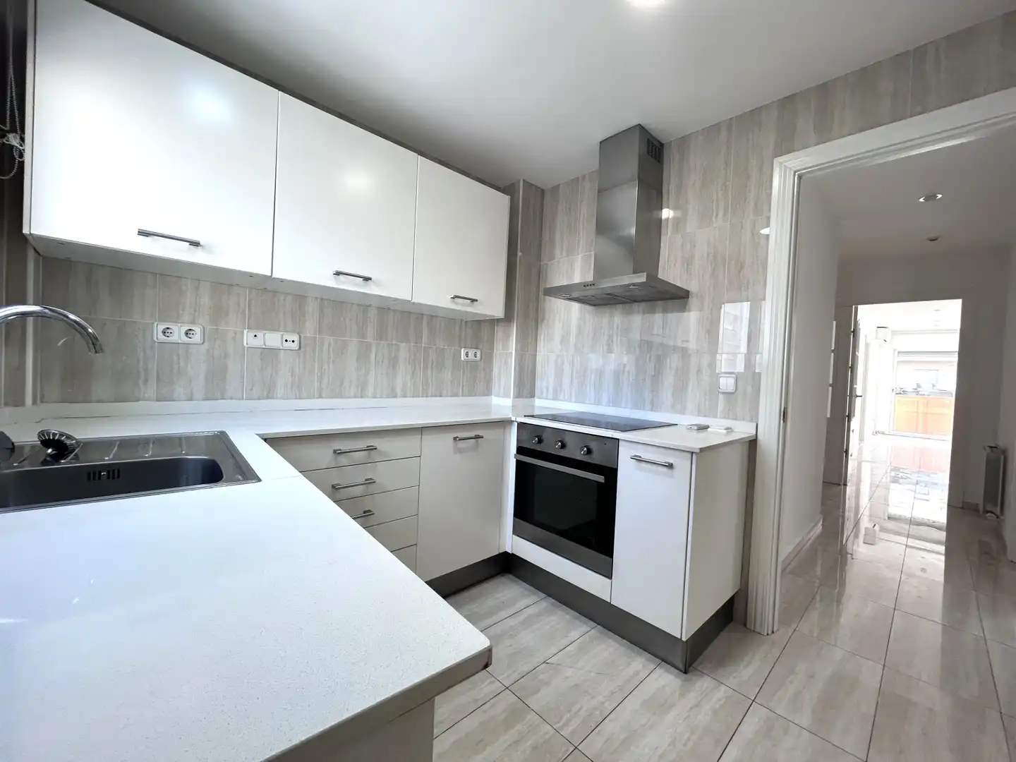 Küche von Maisonette zum Verkauf in Calella mit Klimaanlage, Heizung und Balkon
