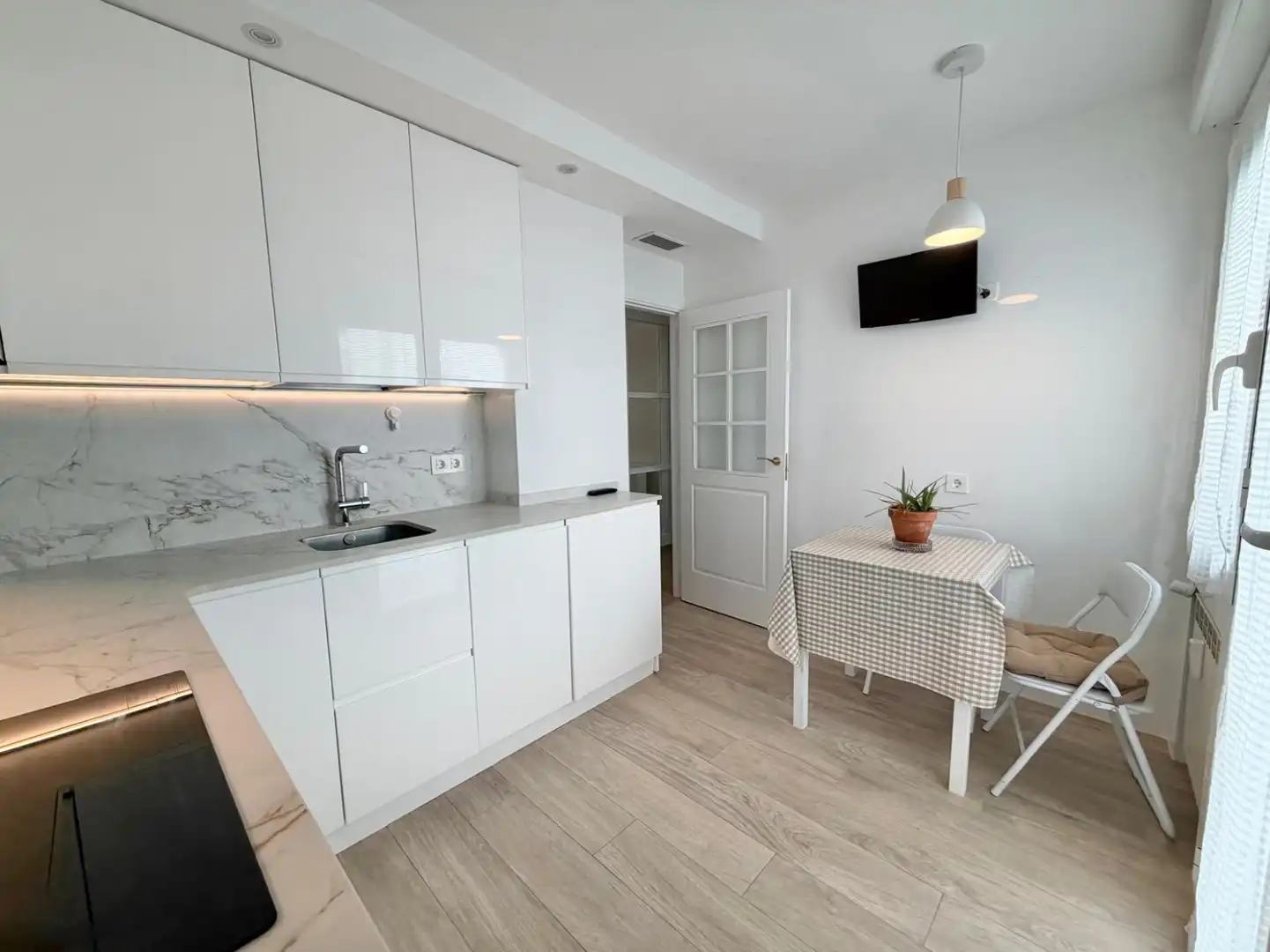 Kitchen of Flat for rent in  Logroño  with Heating, Terrace and Furnished