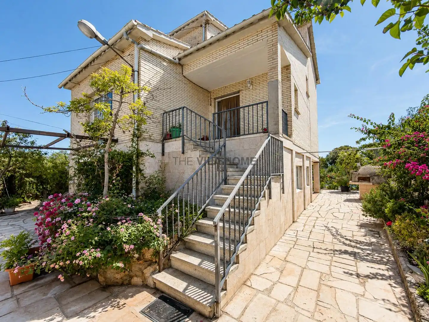 Vista exterior de Finca rústica en venda en Vilanova i la Geltrú amb Aire condicionat