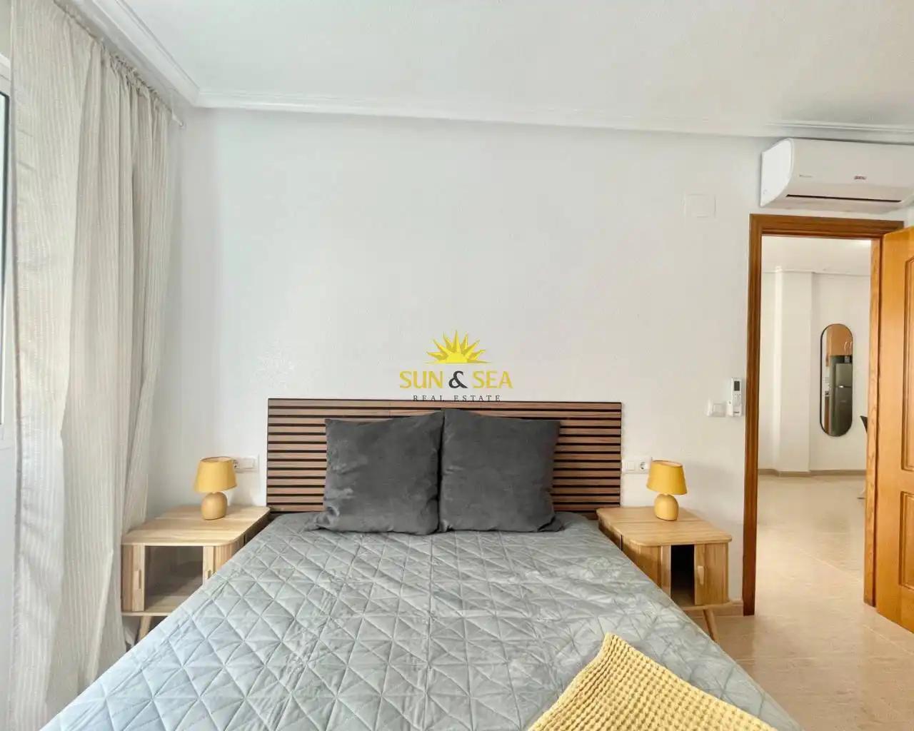 Schlafzimmer von Wohnung zur Miete in Torrevieja mit Klimaanlage, Heizung und Möbliert