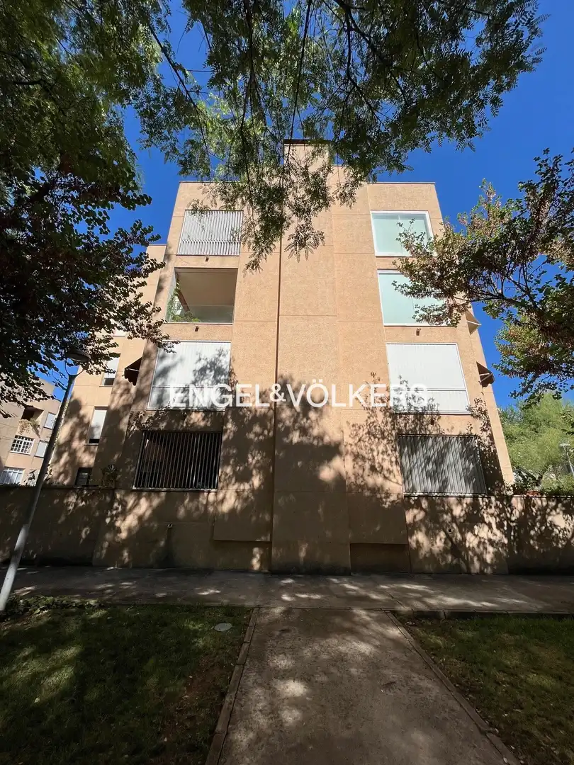 Vista exterior de Ático en venta en Mairena del Aljarafe con Aire acondicionado, Calefacción y Jardín privado