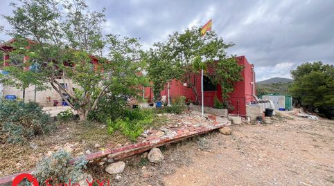 Oportunidad única! Terreno de 80,000m2 dividido en dos parcelas, con dos viviendas independientes rodeada de exuberantes árboles f
