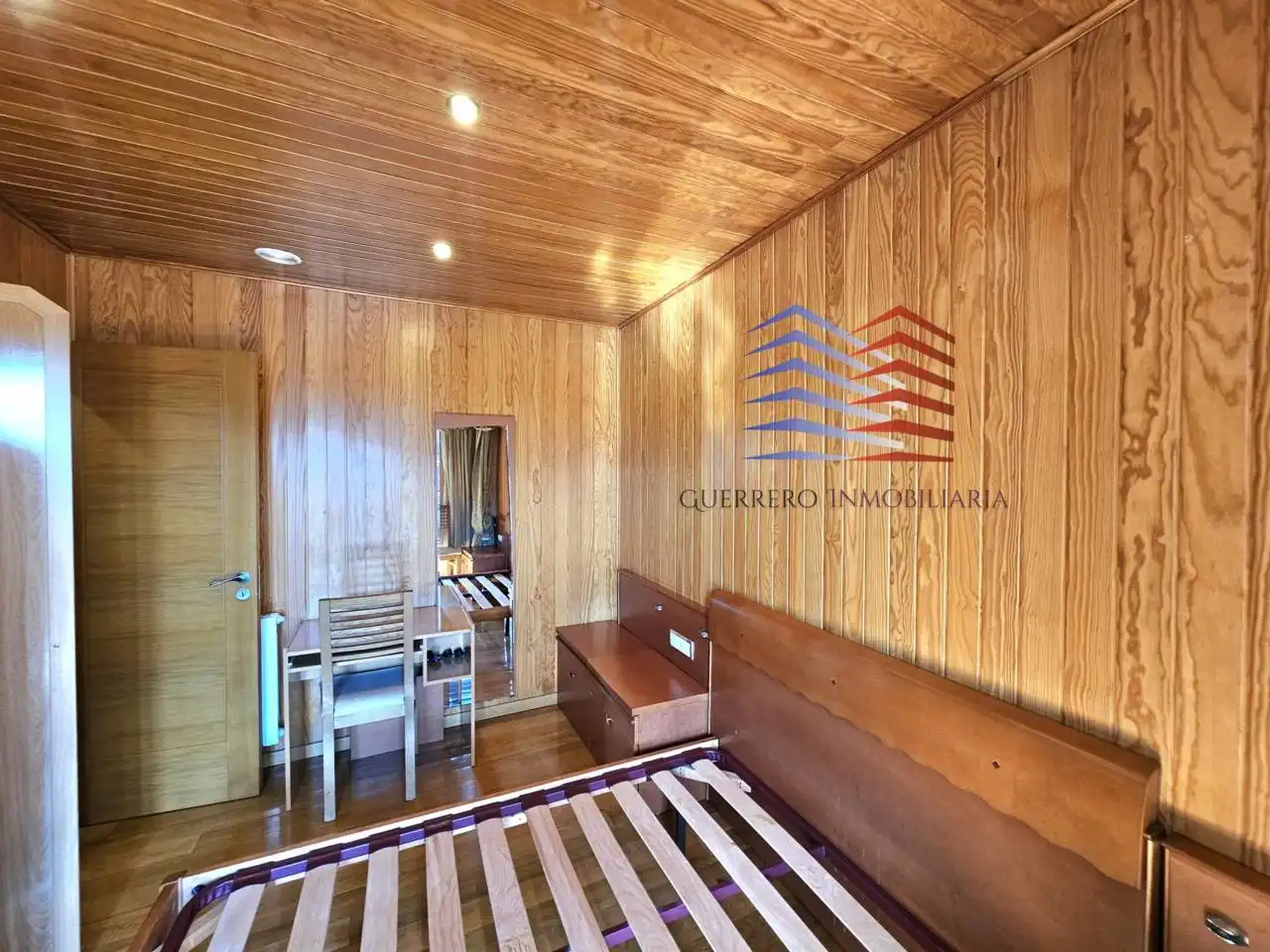 Dormitori de Dúplex de lloguer en Ourense Capital  amb Calefacció, Parquet i Terrassa