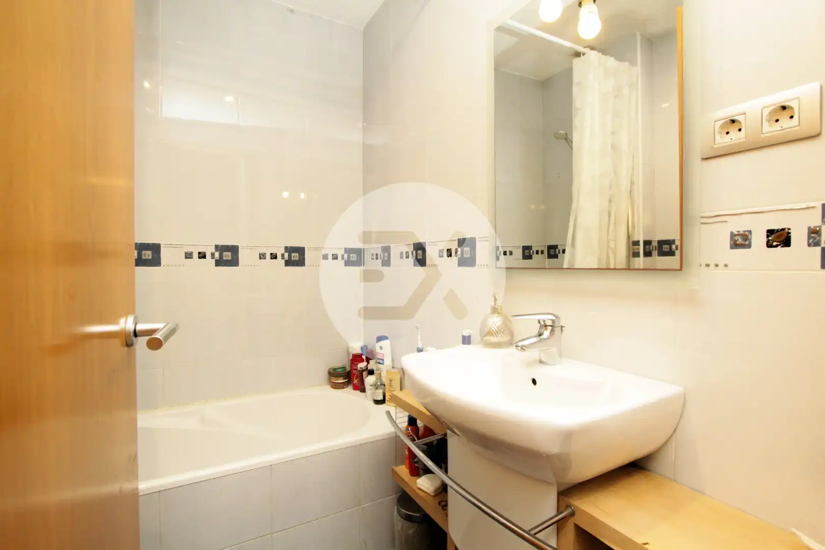 Bathroom of Flat for sale in Castelldefels  with Air Conditioner, Heating and Parquet flooring