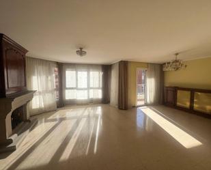 Living room of Flat for sale in Girona Capital  with Air Conditioner, Heating and Terrace