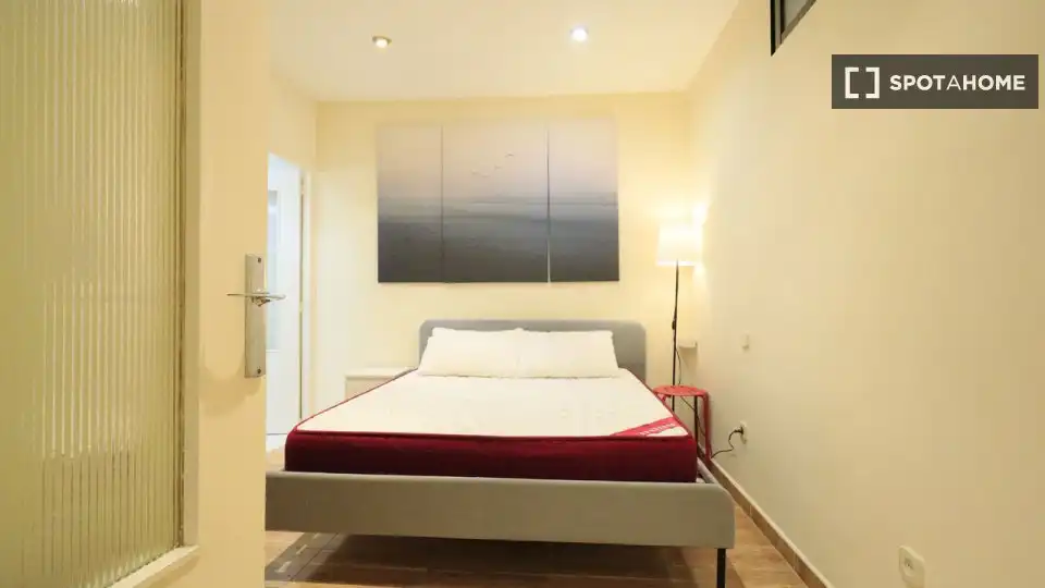 Dormitori de Apartament per a compartir en Madrid amb Aire condicionat, Calefacció i Terrassa