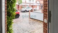 Aparcament de Casa adosada en venda en Girona Capital amb Calefacció, Jardí privat i Terrassa