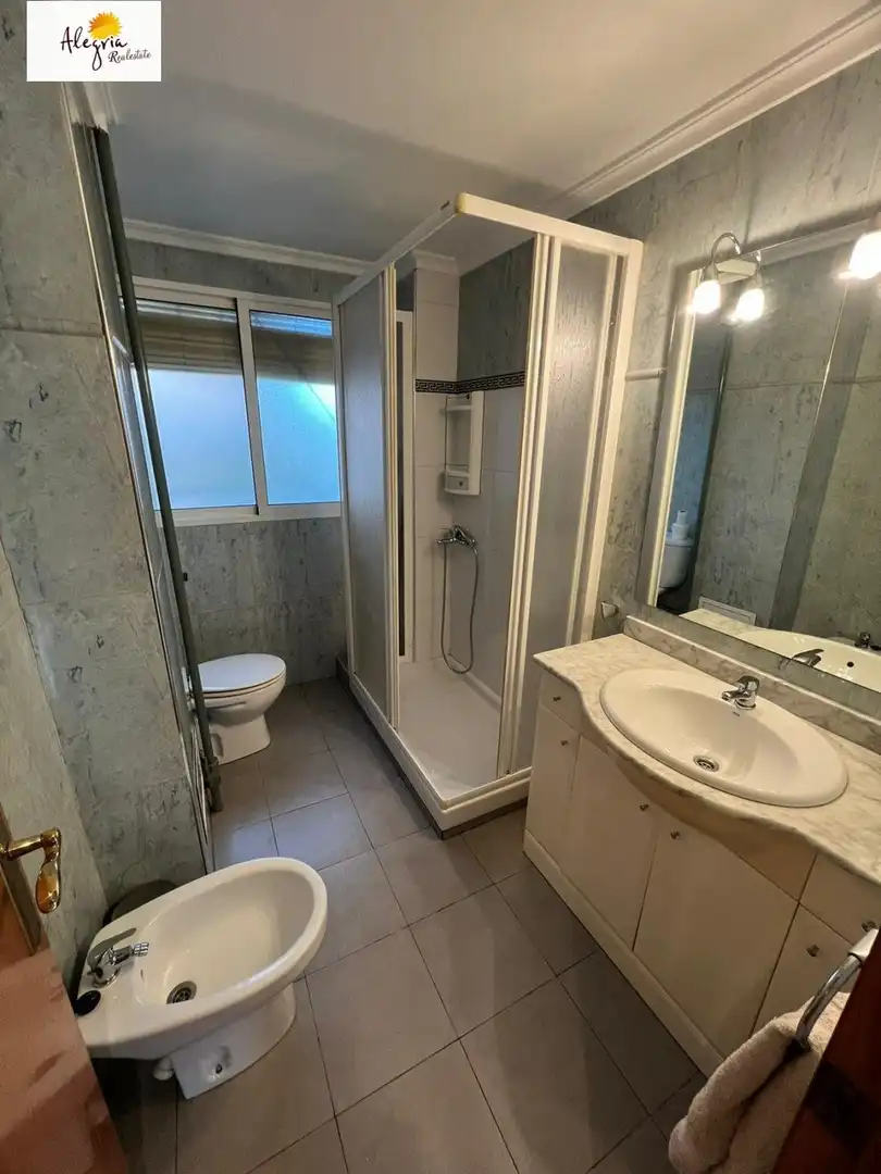 Badezimmer von Wohnung zur Miete in Xirivella mit Klimaanlage, Möbliert und Balkon