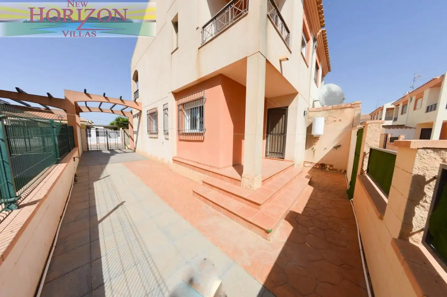 Vista exterior de Dúplex en venta en Zurgena con Aire acondicionado, Terraza y Piscina comunitaria