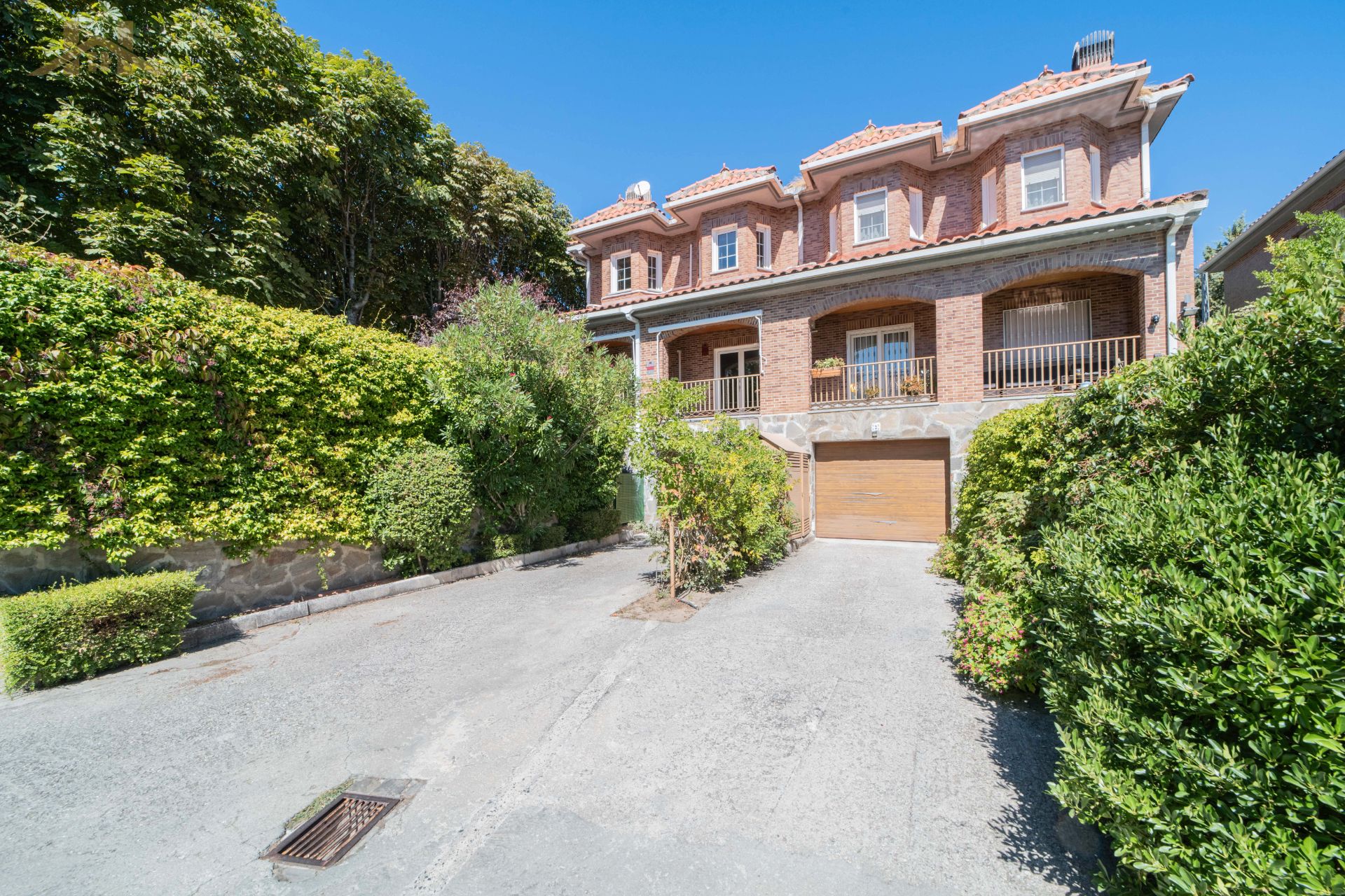 Exterior view of Single-family semi-detached for sale in Collado Mediano  with Air Conditioner, Heating and Private garden