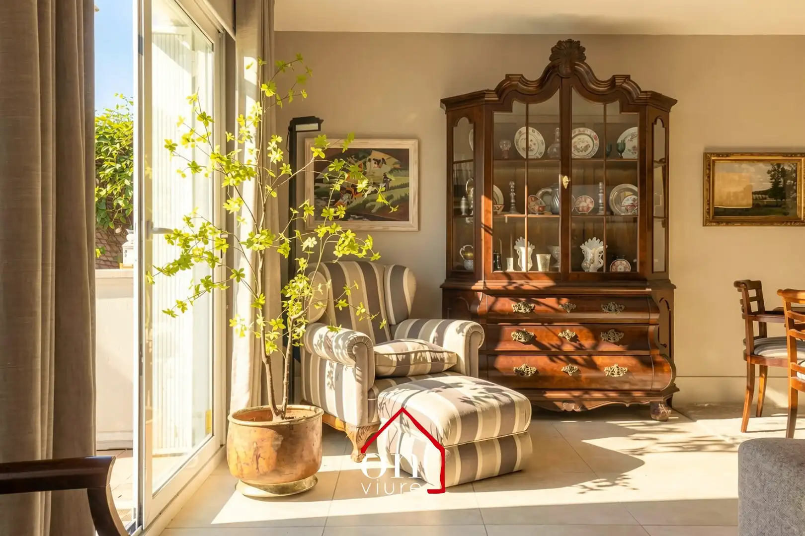 Sala d'estar de Casa adosada en venda en Sant Cugat del Vallès amb Calefacció, Jardí privat i Parquet