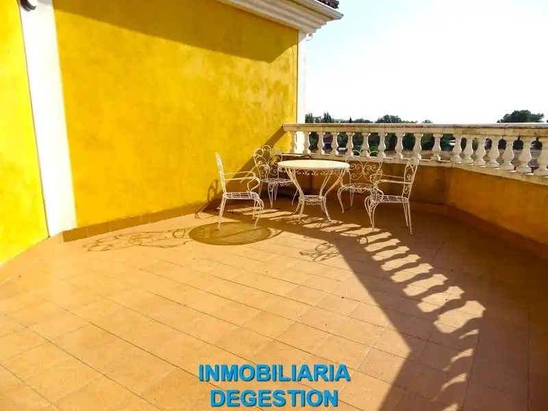 Terrassa de Casa o xalet en venda en Linares amb Aire condicionat, Calefacció i Jardí privat