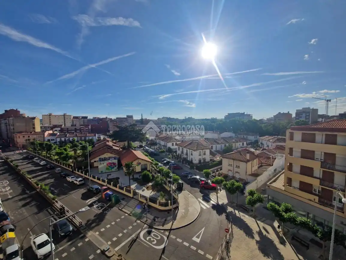 Vista exterior de Piso en venta en Palencia con Calefacción, Parquet y Terraza