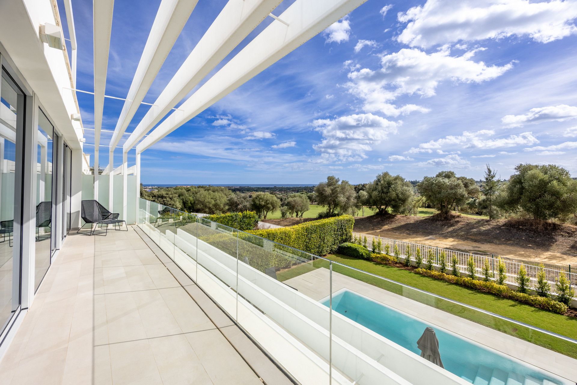 Terrassa de Casa adosada en venda en Sotogrande amb Aire condicionat, Calefacció i Jardí privat