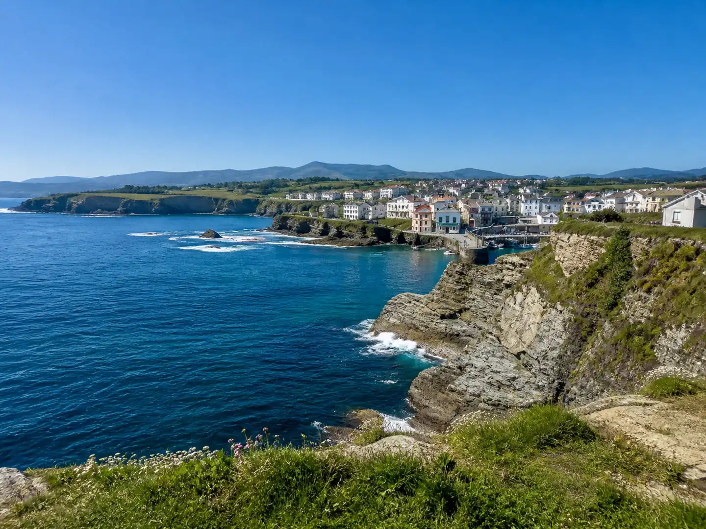 Vista exterior de Piso en venta en Navia con Calefacción, Parquet y Amueblado