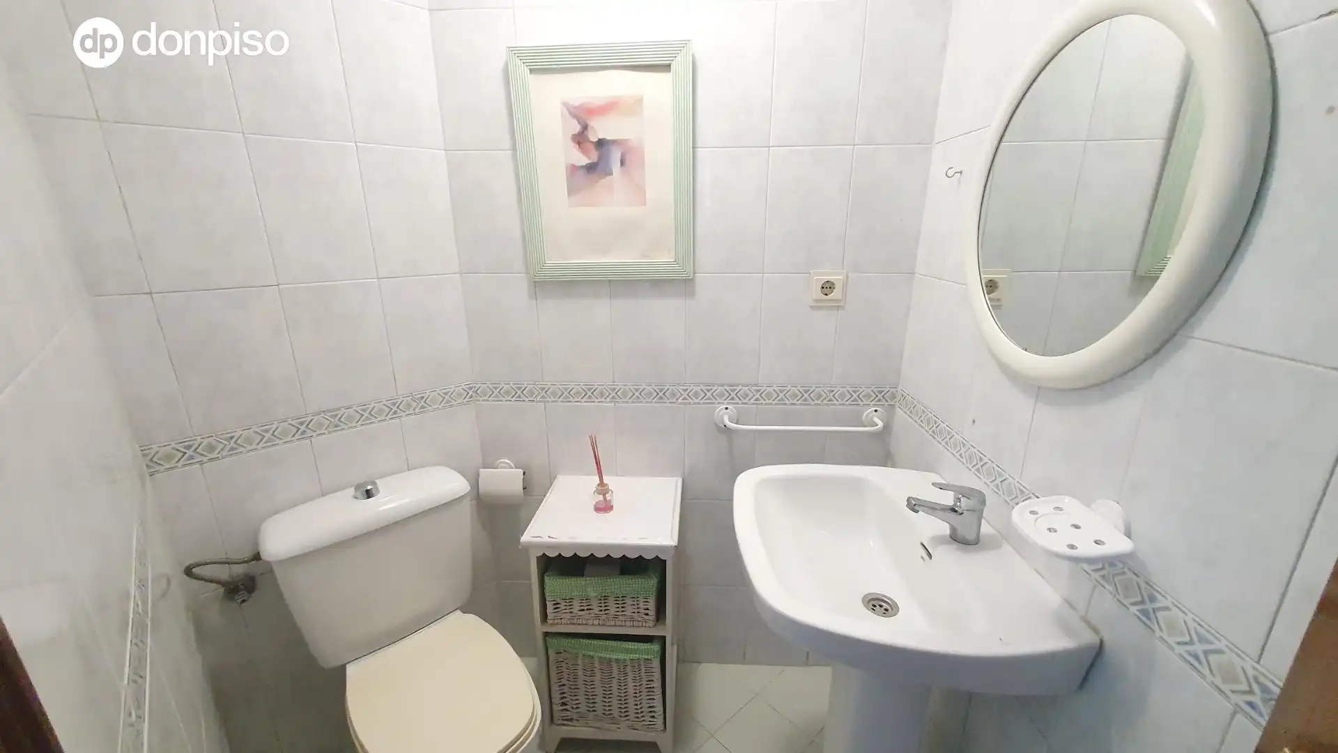 Bathroom of Flat for rent in Granada  with Air Conditioner, Heating and Terrace