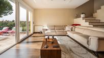 Sala de estar de Casa adosada en venta en Coslada con Aire acondicionado, Terraza y Piscina