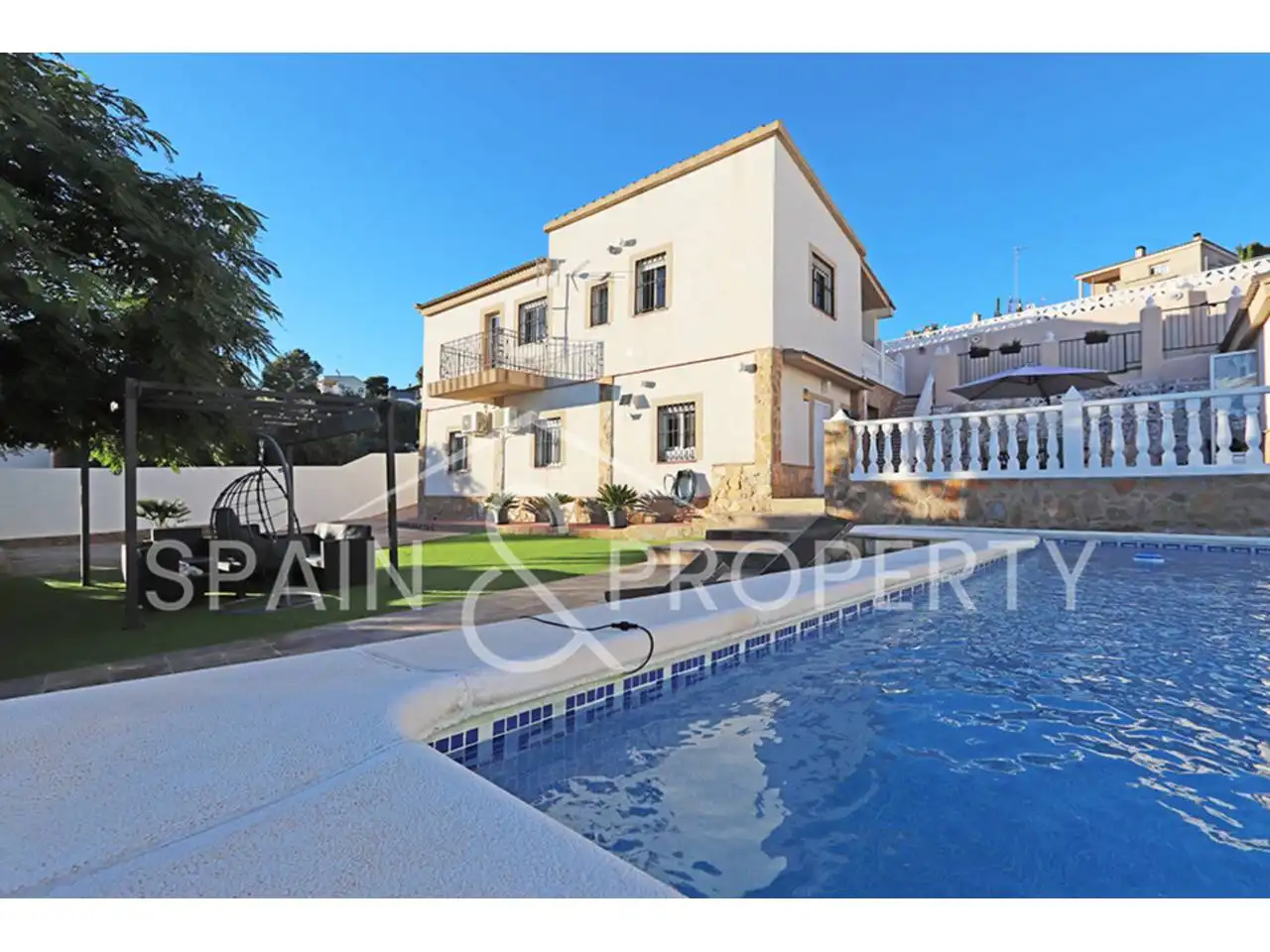 Vista exterior de Casa o xalet en venda en Turís amb Aire condicionat, Jardí privat i Terrassa