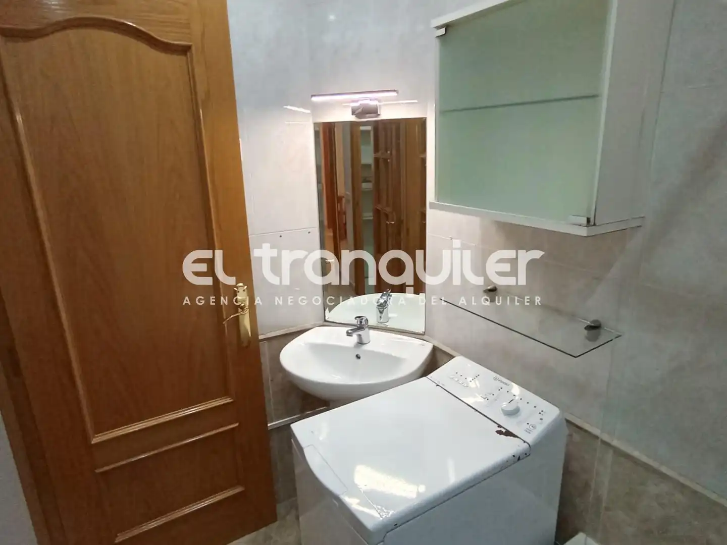 Baño de Piso de alquiler en Madrid con Amueblado y Lavadora