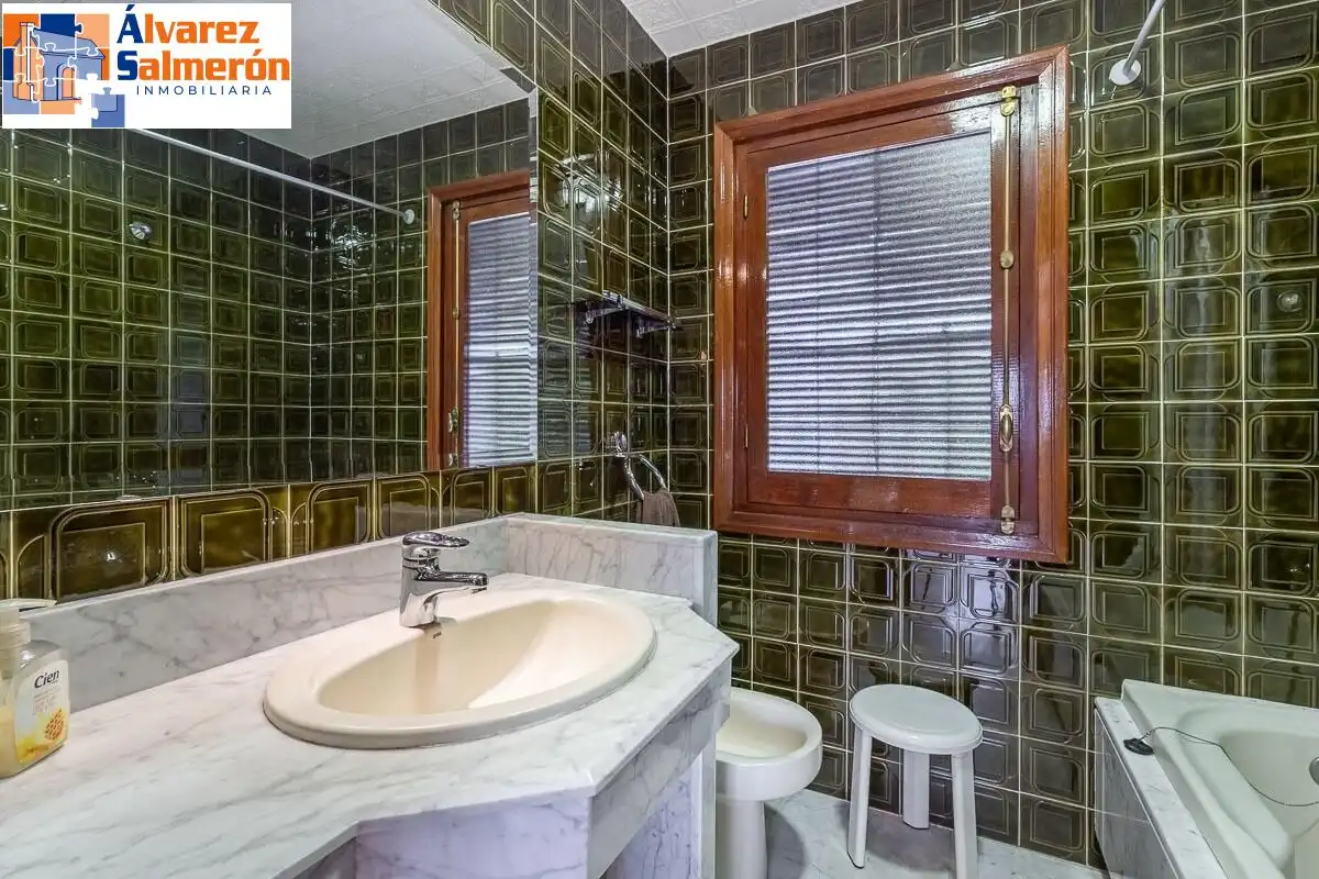 Baño de Casa o chalet en venta en Huétor Vega con Aire acondicionado, Calefacción y Jardín privado