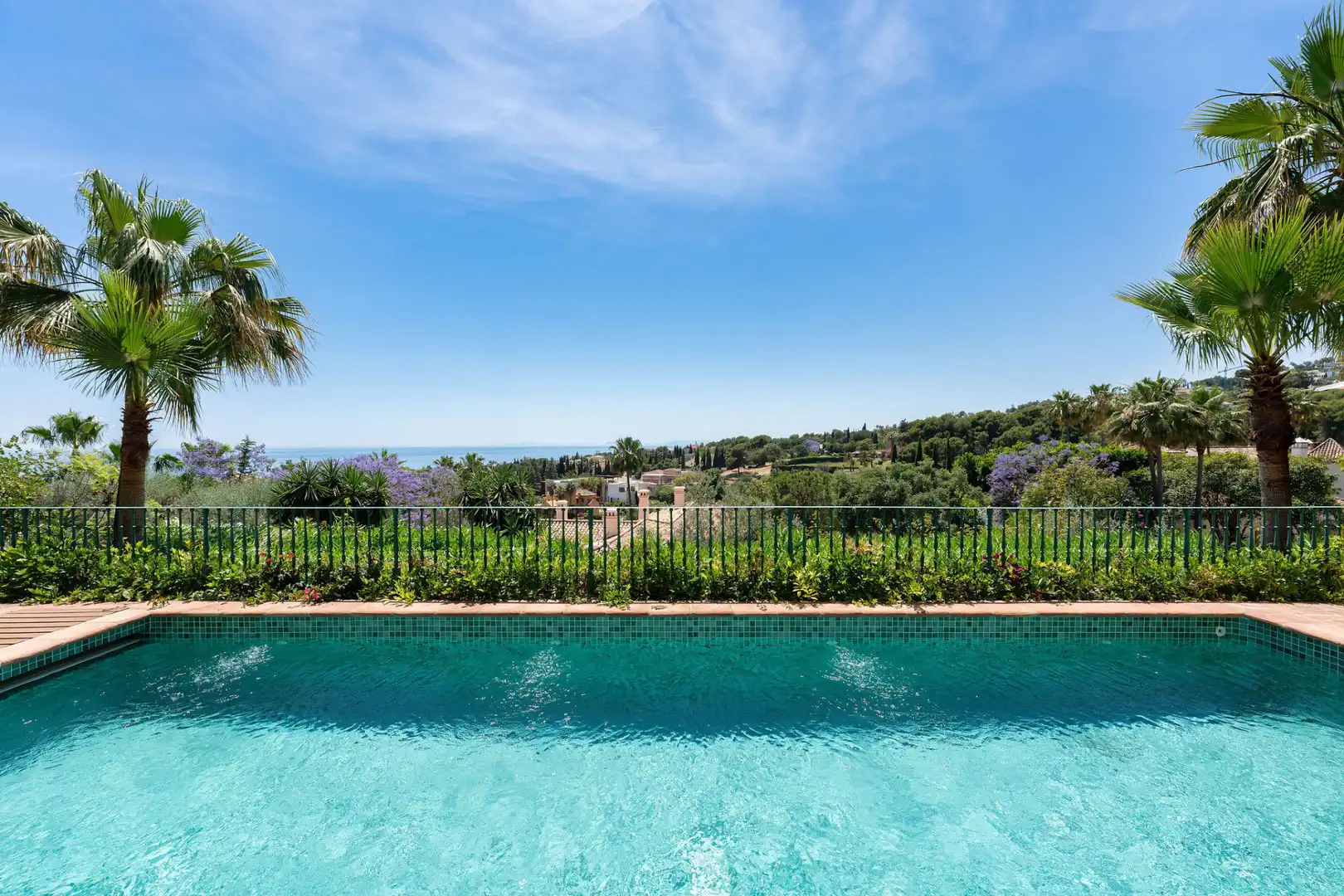 Piscina de Casa o xalet en venda en Marbella amb Aire condicionat, Calefacció i Jardí privat