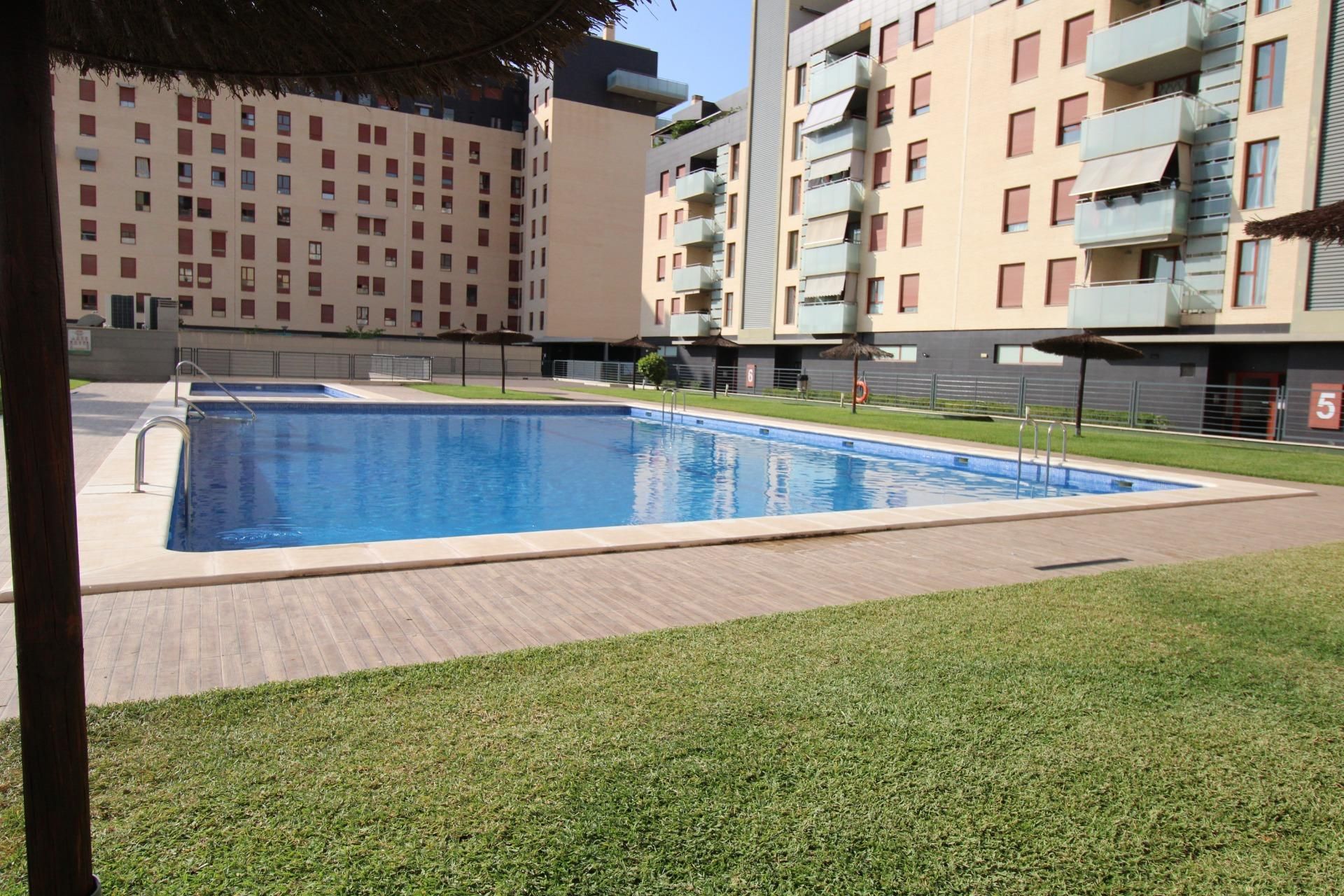 Piscina de Pis en venda en Alicante / Alacant amb Terrassa